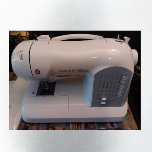 2009 singer Athena sewing machine new with rolling bag - Picture 6 of 8